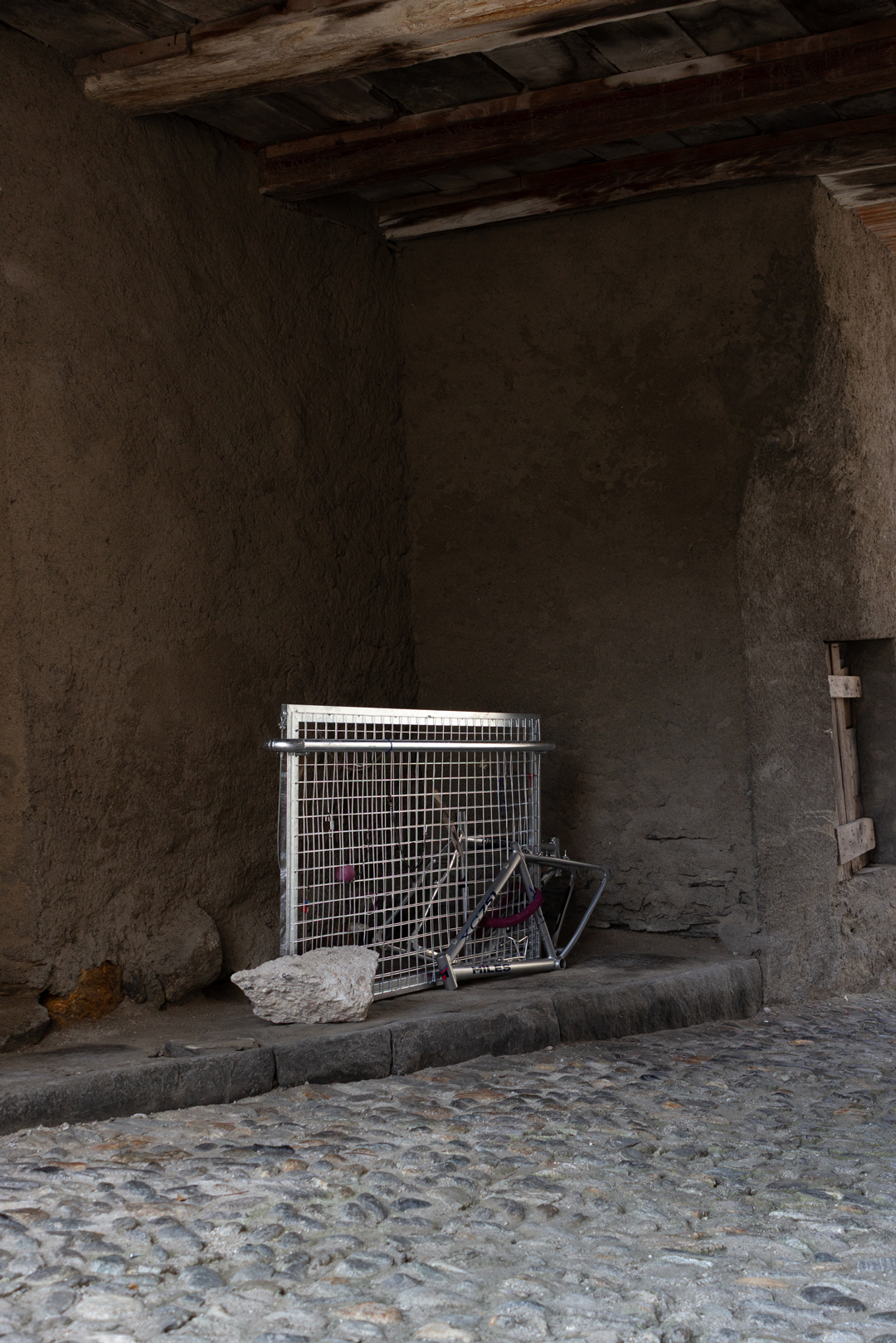 01-C.Tschurtschenthaler;-tutto-passa;-installation-view;-arteSOAZZA-(CH);-(c)-Clemens-Tschurtschenthaler