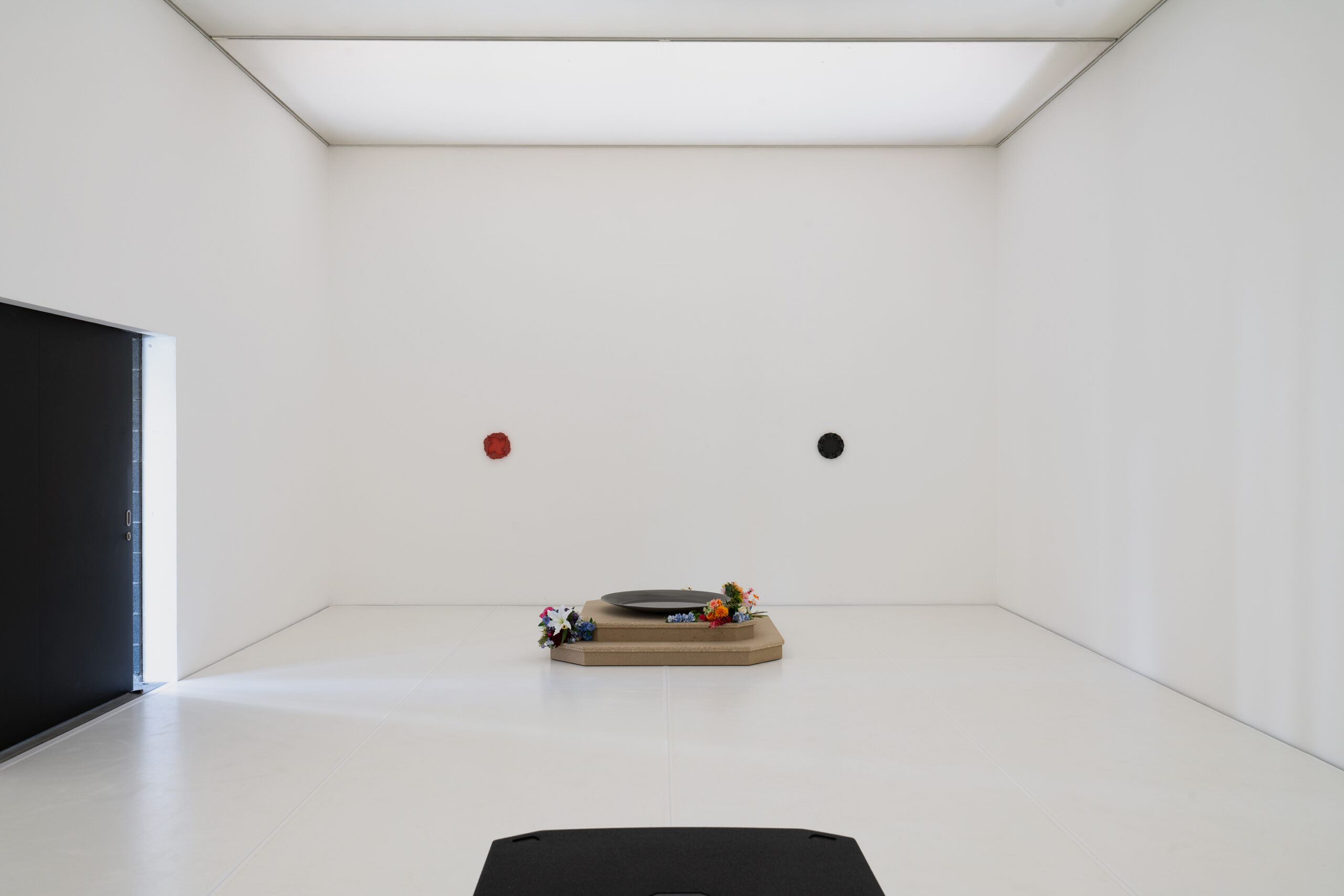 fig1 – Clemens Tschurtschenthaler; See You When I See You (Act II); 2025; Kunstraum Remise, Bludenz (AT); exhibition view ©christa-engstler.at